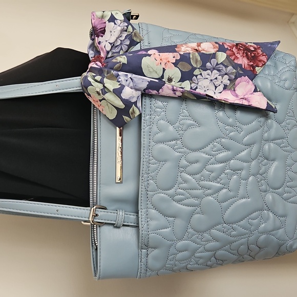 Betsey Johnson Tote Bag. - Picture 2 of 15